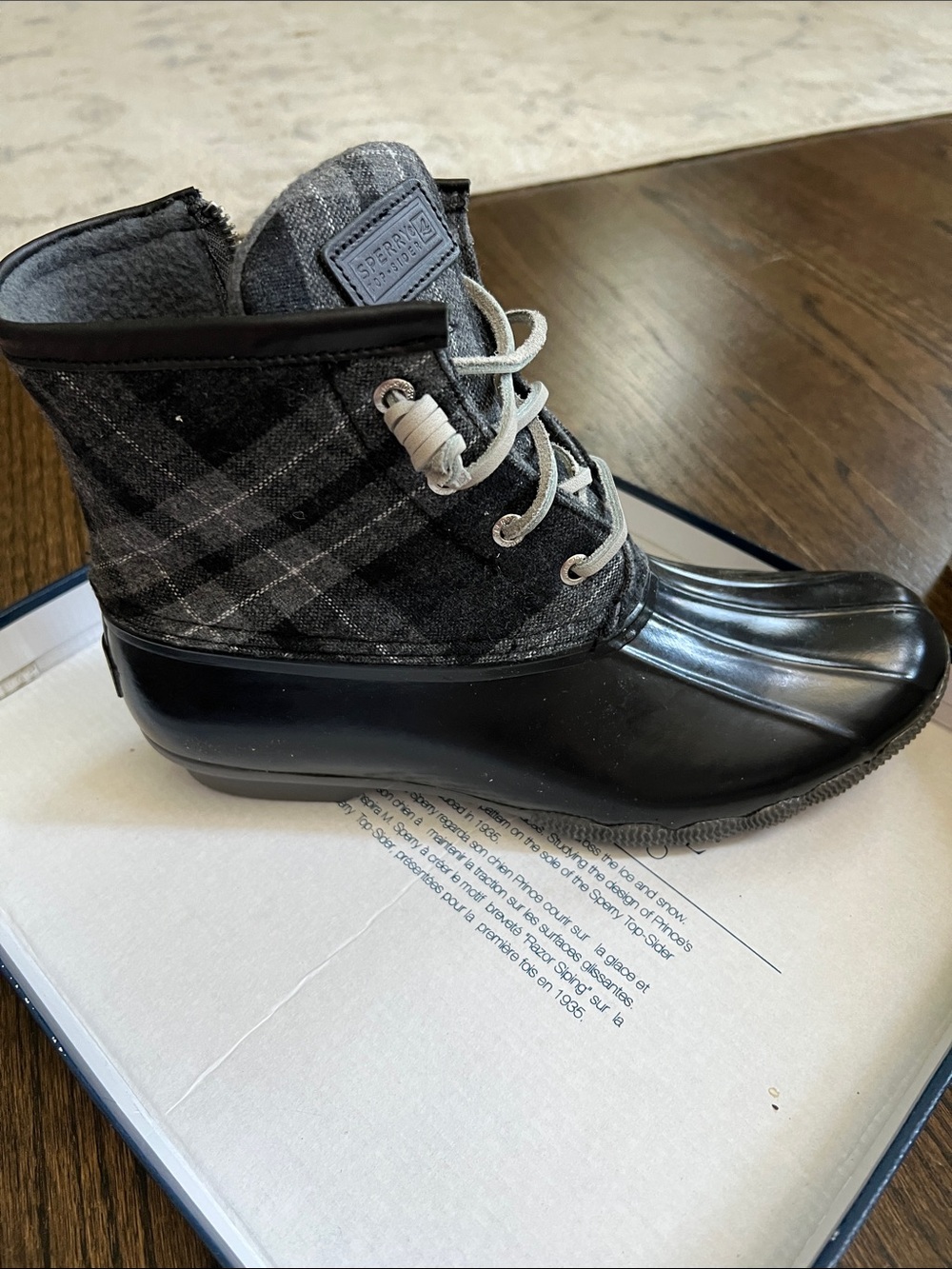 Sperry Saltwater rain snow Gray and Black Plaid Duck Boot, size 9.5, NIB